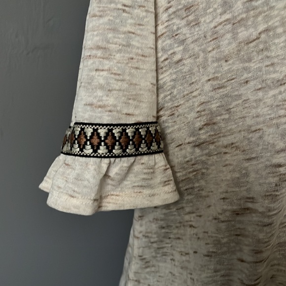 Boutique Apt.9 Cream & Tan Mixed Colors with Printed Sleeves & Tie Knot Size L - Picture 3 of 4